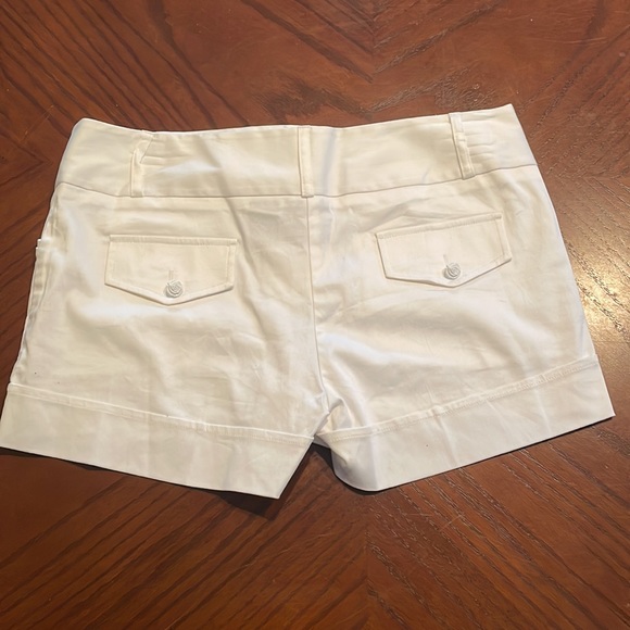 Tracy Evans White Shorts - Picture 2 of 5